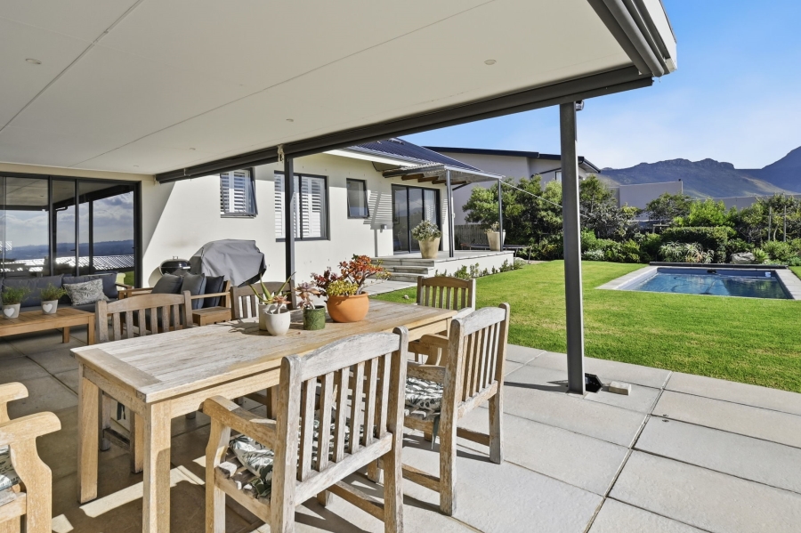 4 Bedroom Property for Sale in Stonehurst Mountain Estate Western Cape